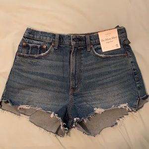 A&F Curve Love High Rise Mom Short Size 30